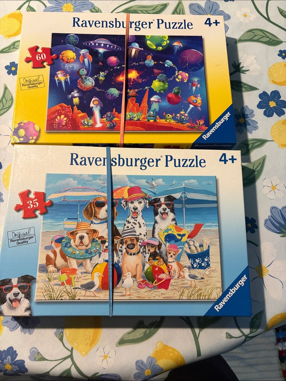 2 Ravensburger 4+ Puzzles Dogs at Beach and Aliens